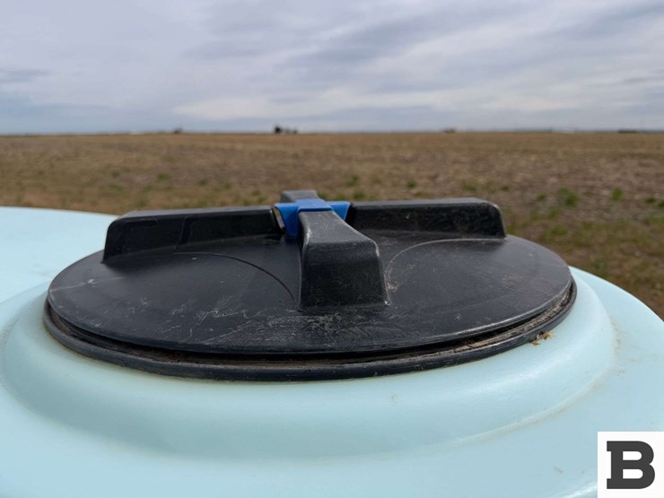 1550-gallon-round-poly-fertilizer-tank-image-5