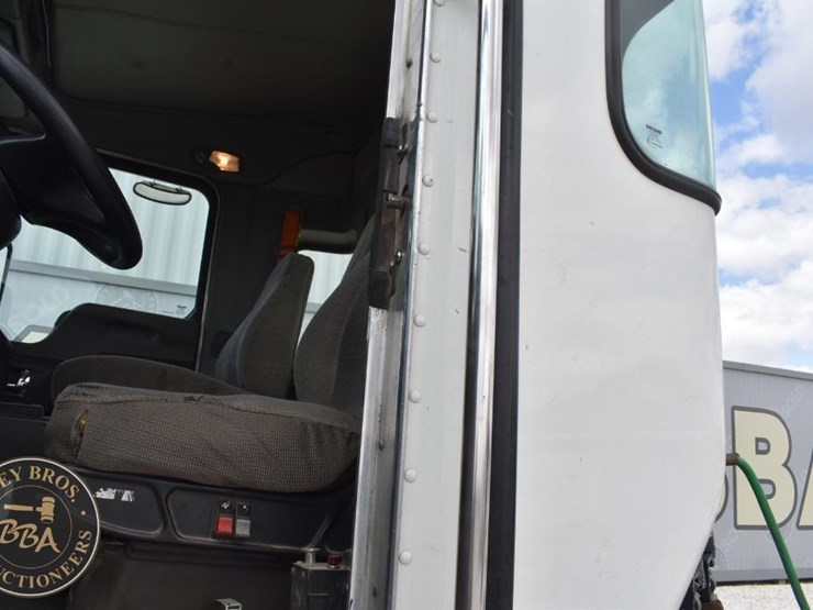 2013-kenworth-t660-image-31