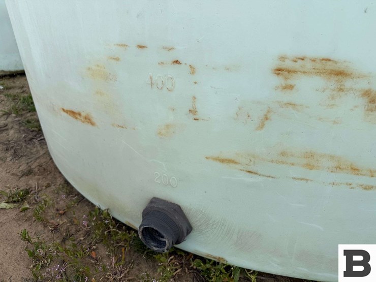 1550-gallon-round-poly-fertilizer-tank-image-4