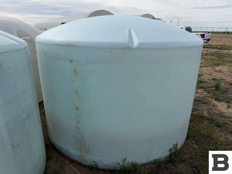 1550-gallon-round-poly-fertilizer-tank-image-3