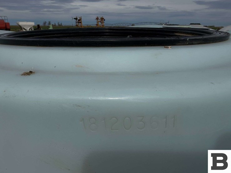 1550-gallon-round-poly-fertilizer-tank-image-4