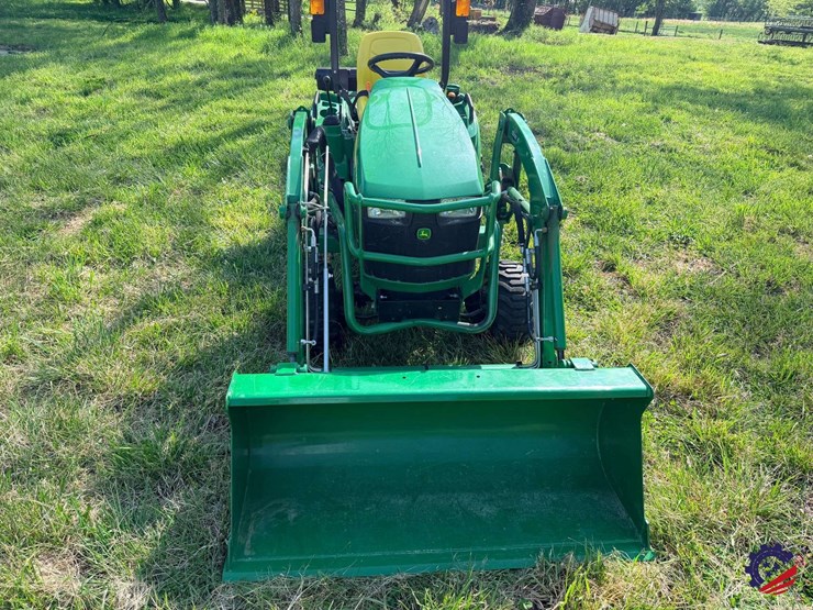 2025-john-deere-1023e-image-17