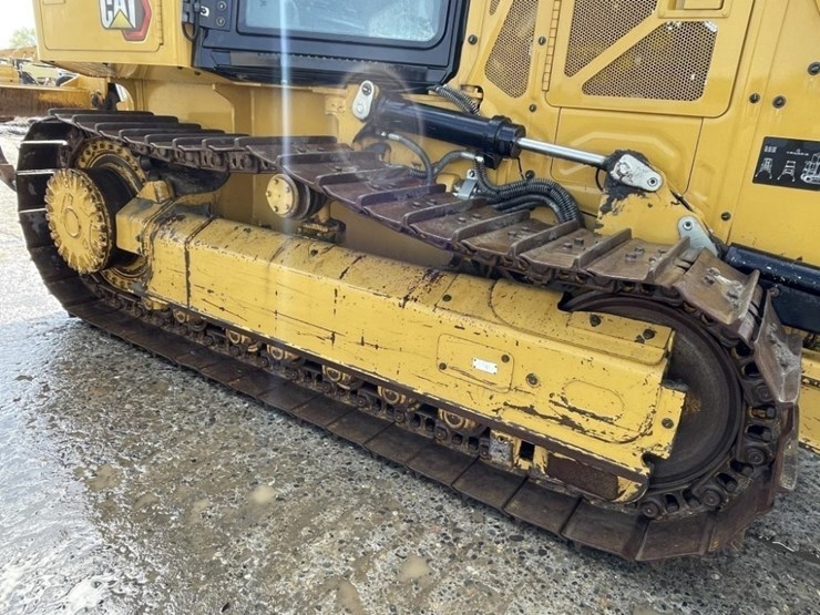 2021-caterpillar-d2-image-16