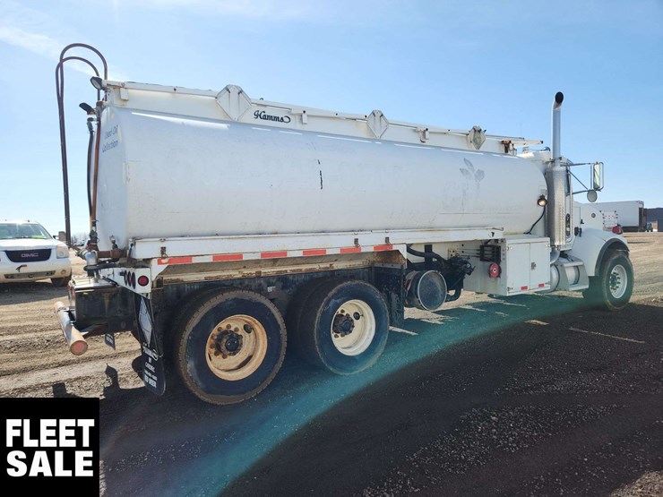 2004-peterbilt-330-image-4