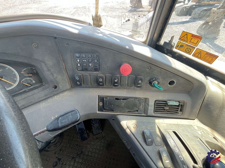 2012-volvo-a40f-image-86