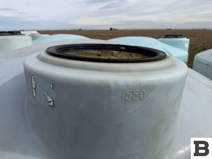 1550-gallon-round-poly-fertilizer-tank-image-3