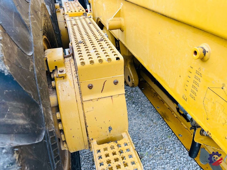 2010-caterpillar-120m-image-66