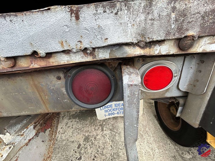 antique-bullnose-28ft-s/a-pup-trailer-image-37