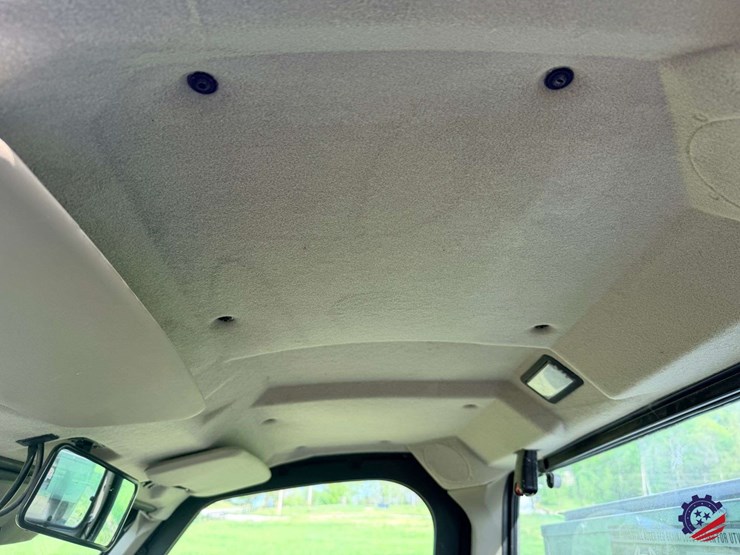 2023-john-deere-gator-xuv-835r-image-33