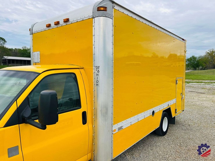 2009-gmc-savana-s/a-enclosed-roadside-service-truck-image-21