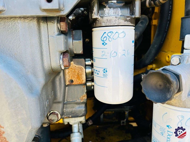 2015-komatsu-pc210-lc-image-38