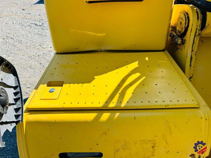 2015-komatsu-pc210-lc-image-34