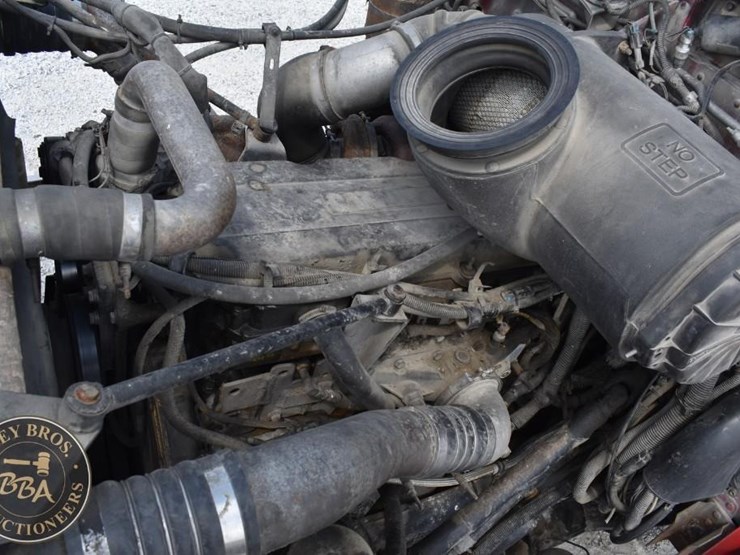 2005-peterbilt-385-image-37