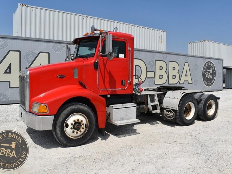 2005-peterbilt-385-image-1