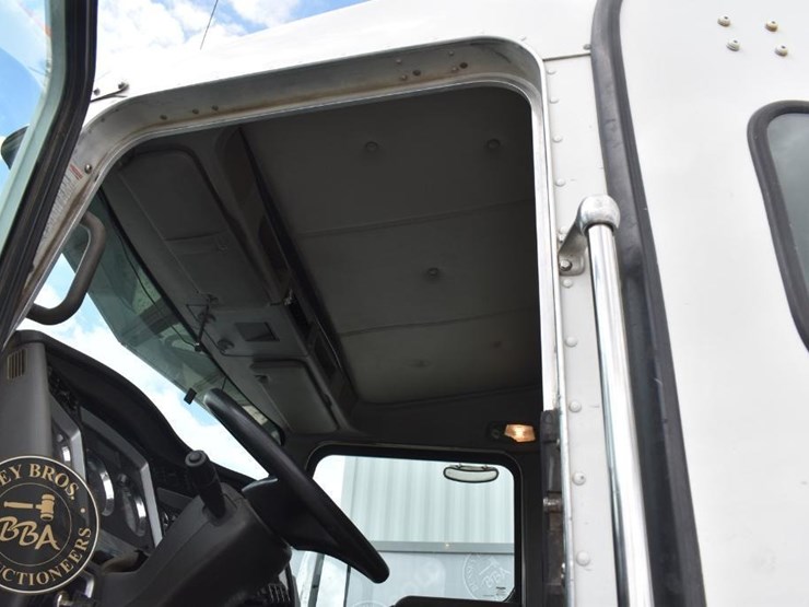 2013-kenworth-t660-image-30