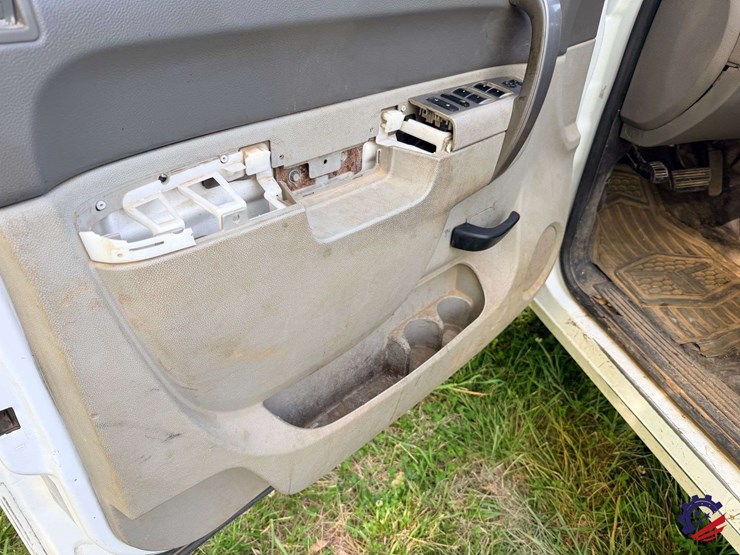 2012-chevrolet-silverado-2500hd-image-15