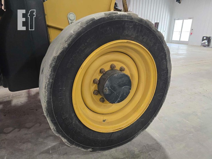 2013-caterpillar-tl943c-image-29