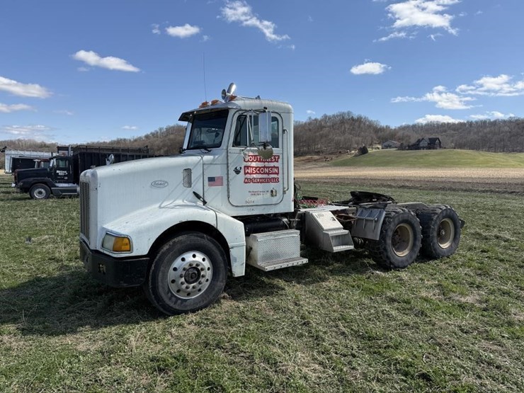 1996-peterbilt-385-image-1