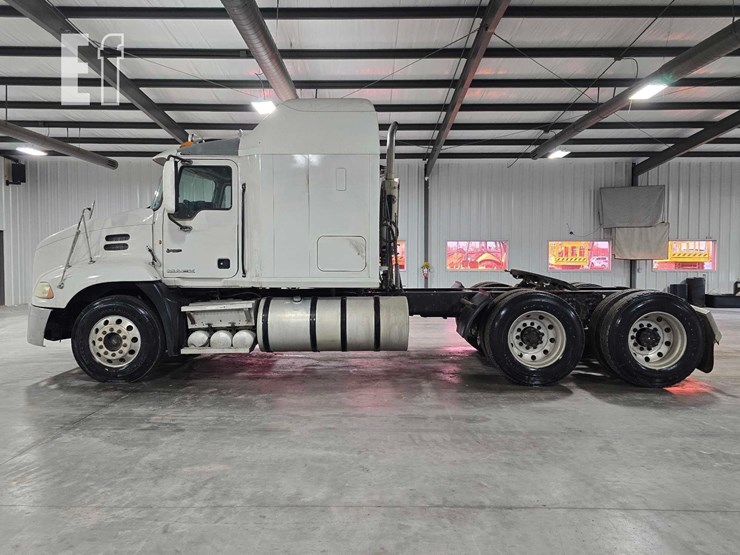 2010-mack-pinnacle-cxu613-image-5