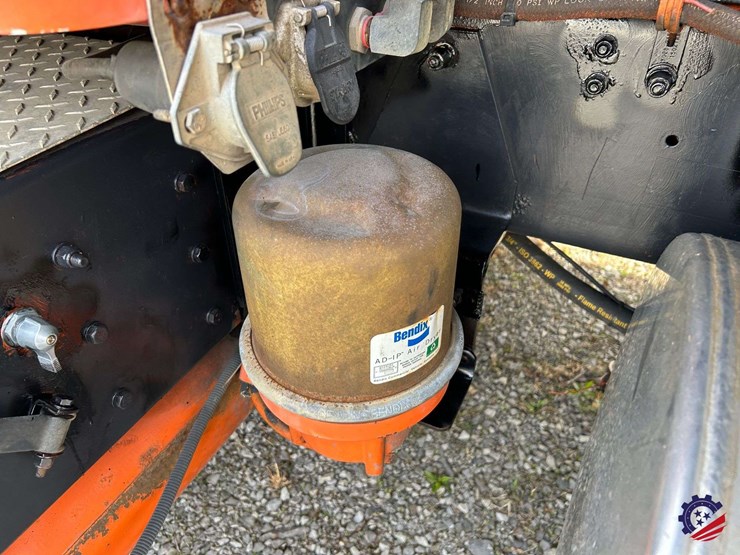 2005-kenworth-t300-image-36