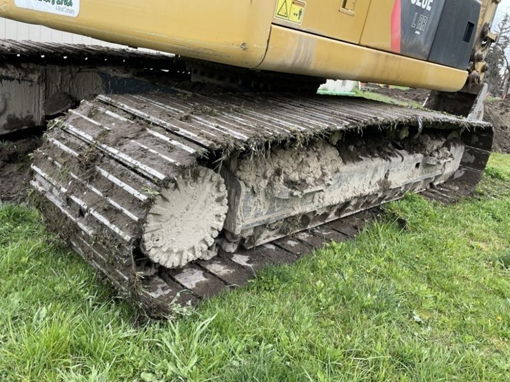 2013-caterpillar-320e-image-24