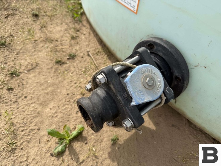 1550-gallon-round-poly-fertilizer-tank-image-3