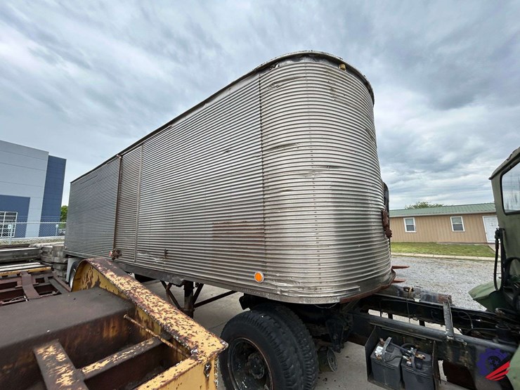 antique-bullnose-28ft-s/a-pup-trailer-image-11