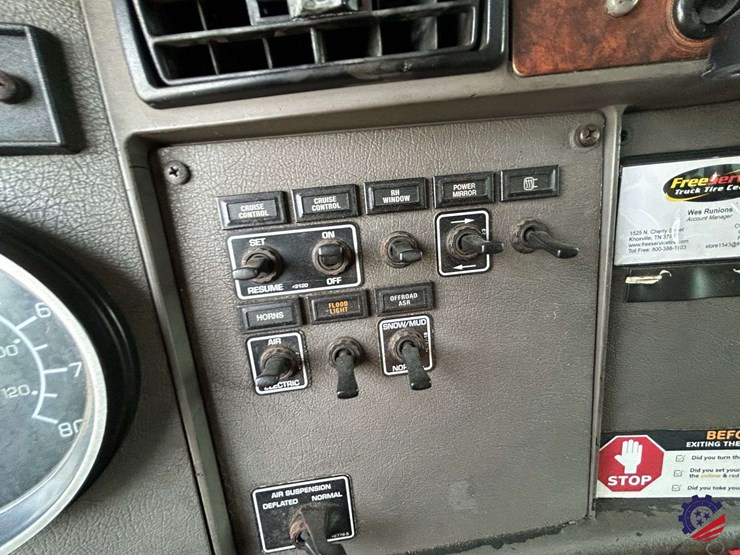 2005-kenworth-t300-image-77