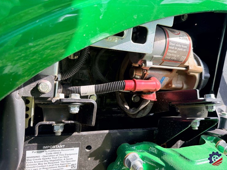 2025-john-deere-1023e-image-56