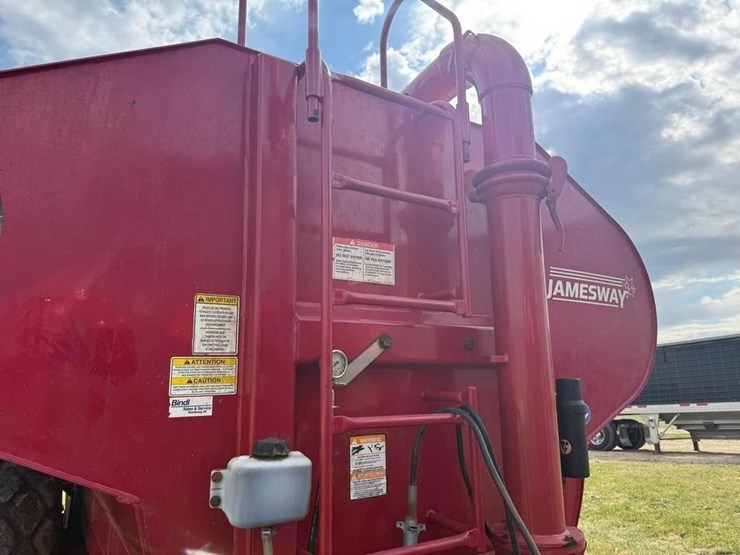 jamesway-auto-trac-5600-gallon-manure-tanker-image-15
