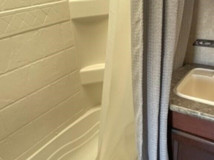 2014-forest-river-26’-puma-toy-hauler-rv-travel-image-28