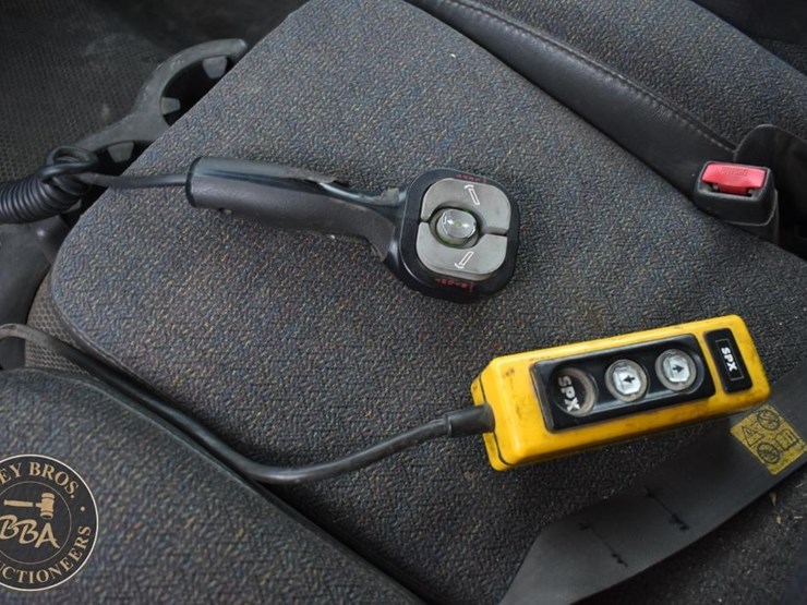 2003-chevrolet-3500-image-28