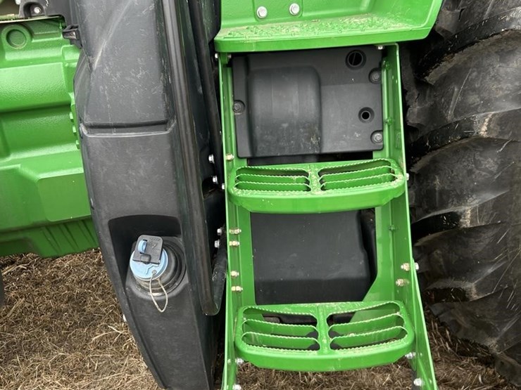 2014-john-deere-8320r-image-47