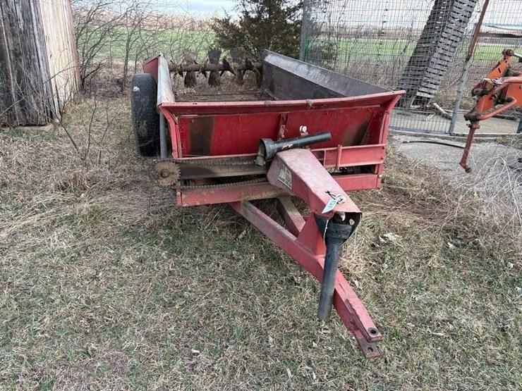 h&s-model-180-manure-spreader-image-2