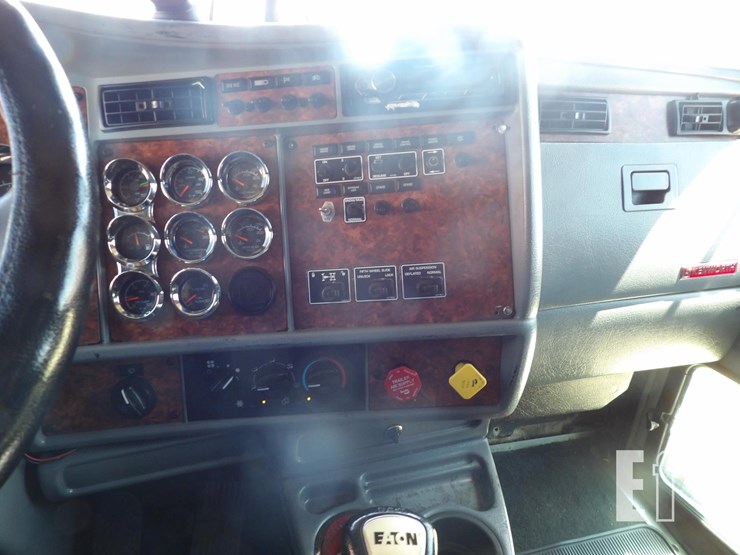 2005-kenworth-w900l-image-24