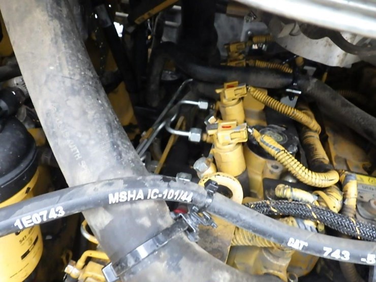 2020-caterpillar-226d3-image-10