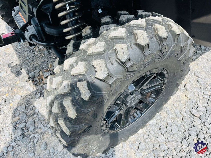 2026-can-am-defender-limited-hd11-triple-image-11