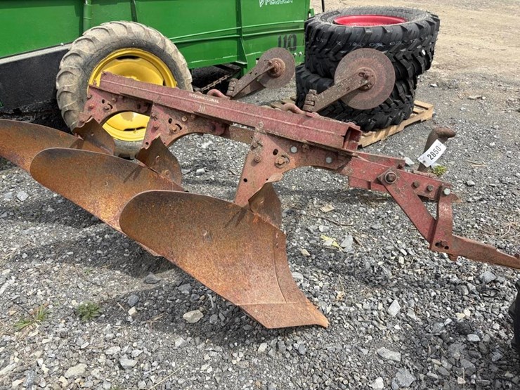 international-311-image-1