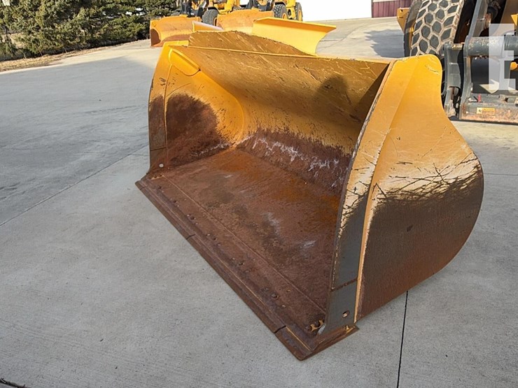 2024-deere-624-p-tier-image-9