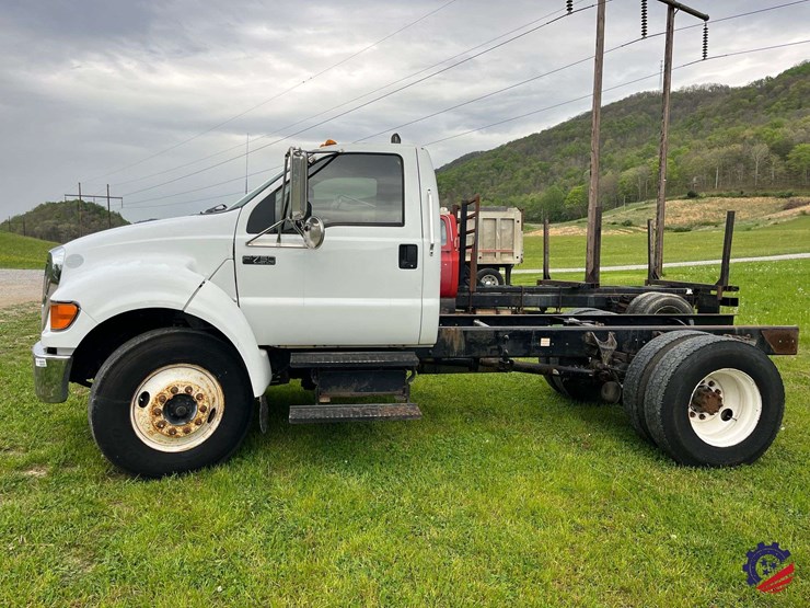 2006-ford-f750-image-2