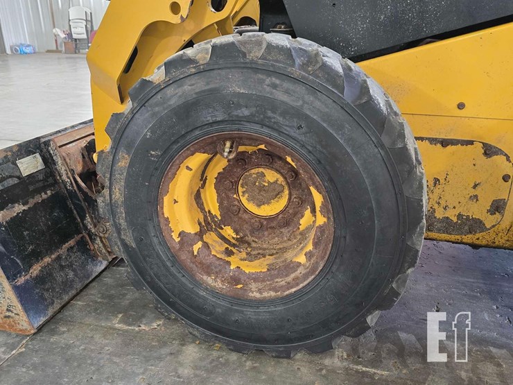 2021-caterpillar-242d3-image-26