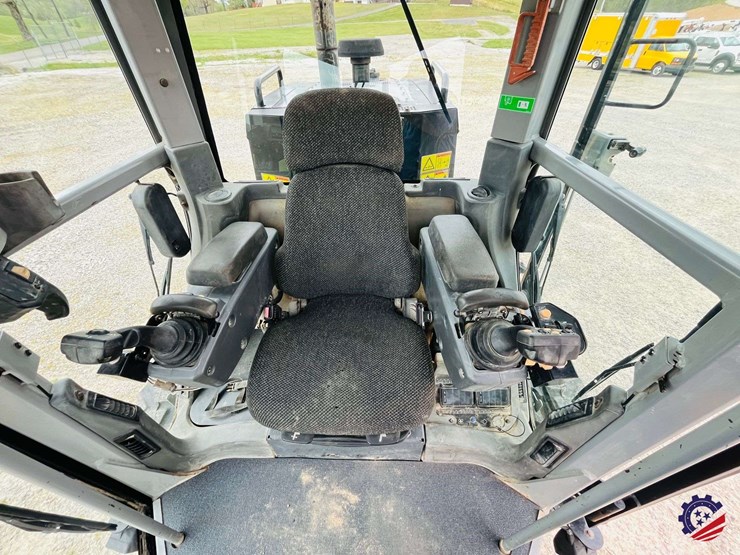 2010-caterpillar-120m-image-126