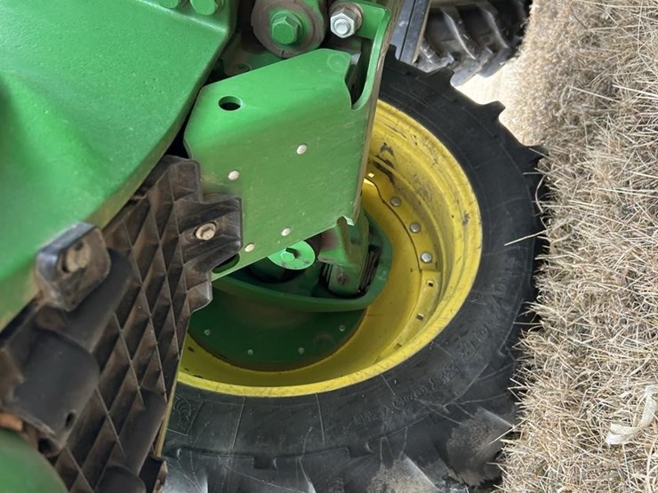 2014-john-deere-8320r-image-17