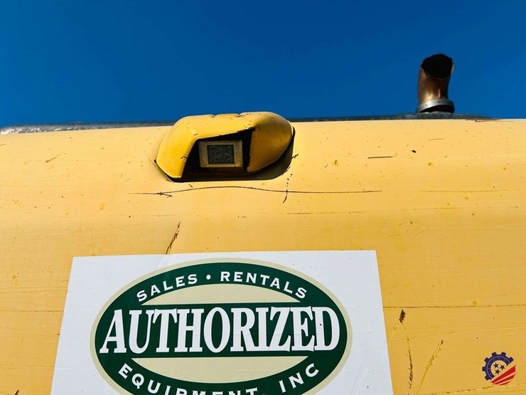 2015-komatsu-pc210-lc-image-91