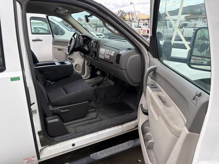 2012-gmc-sierra-2500-image-11