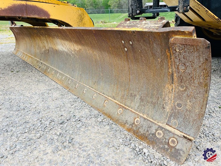 2010-caterpillar-120m-image-57