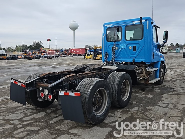 2016-freightliner-cascadia-113-image-9