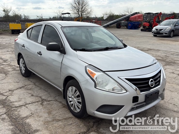 2015-nissan-versa-image-2