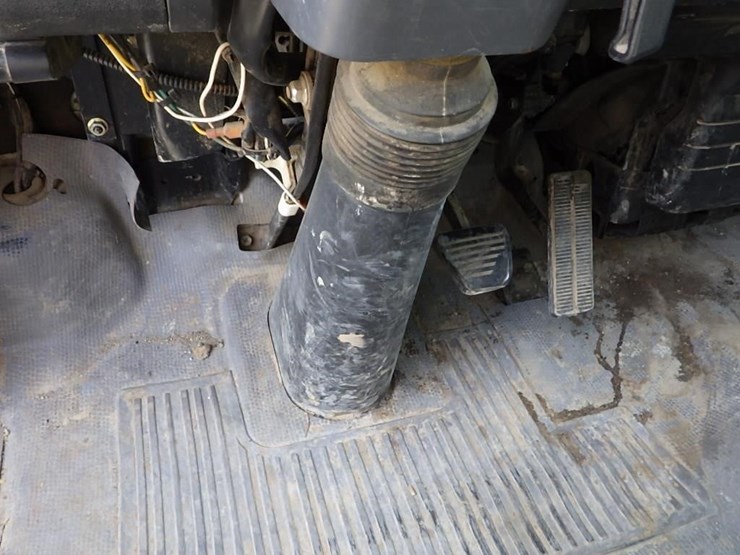 2007-isuzu-nqr-image-24