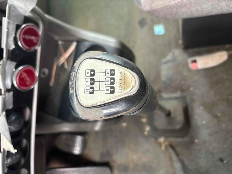 2010-caterpillar-c13-image-14